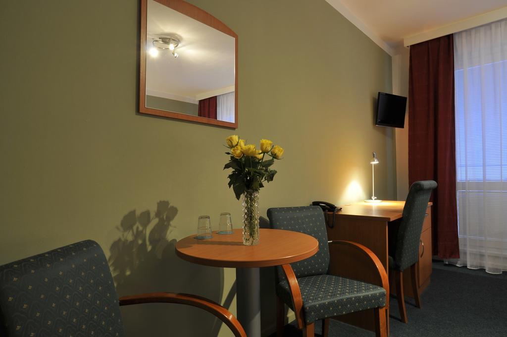 Krystal Hotel 3*